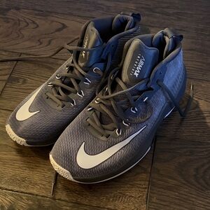 Nike Men's Grey and White Air Max Infuriate